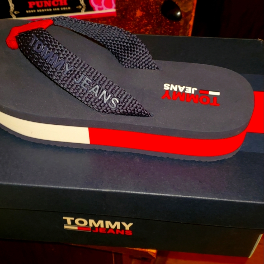 Tommy foam slides